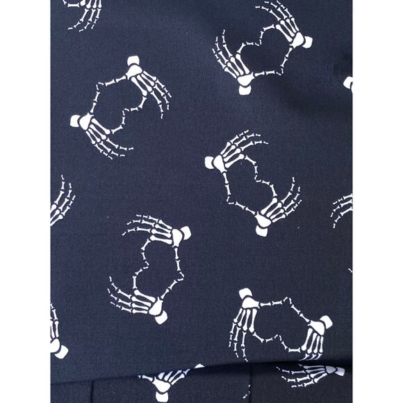 Betsey Johnson Queen Sheet Set Skeleton Heart Hands Black - Picture 1 of 4